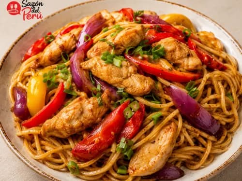 Tallarín Saltado Criollo